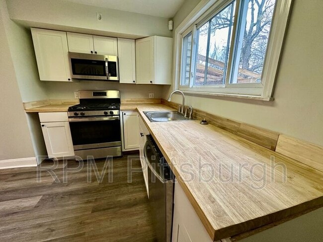 Building Photo - 1825 Rialto St