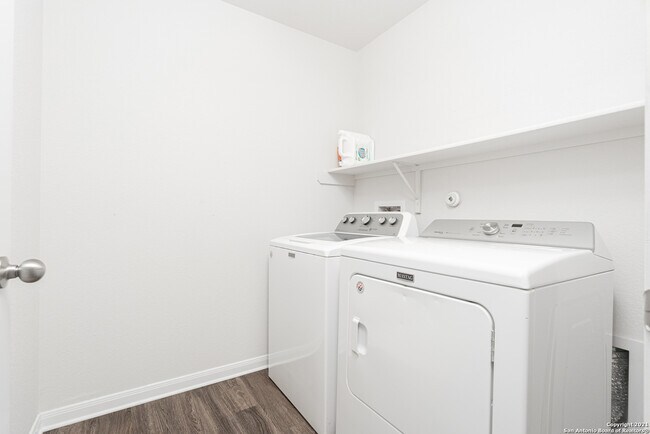Building Photo - 533 Moonvine Way