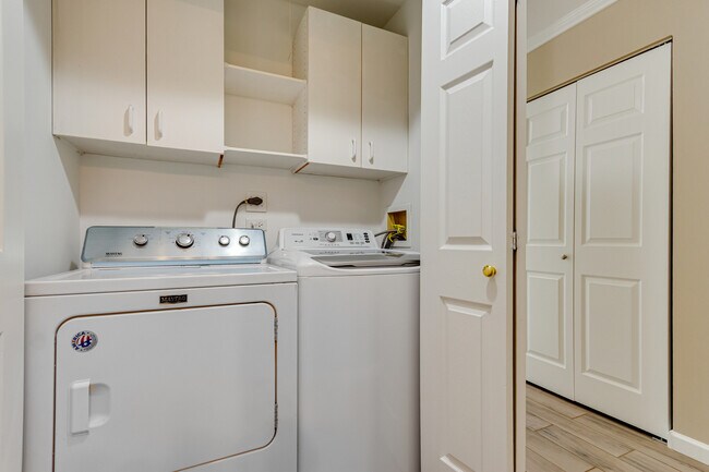 Building Photo - 2316 Highland Ct