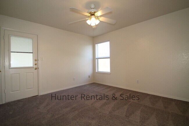 Building Photo - Updated 3-Bedroom, 2-Bath Townhome with Do...