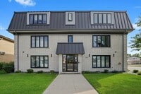Building Photo - 6837 W 95th St