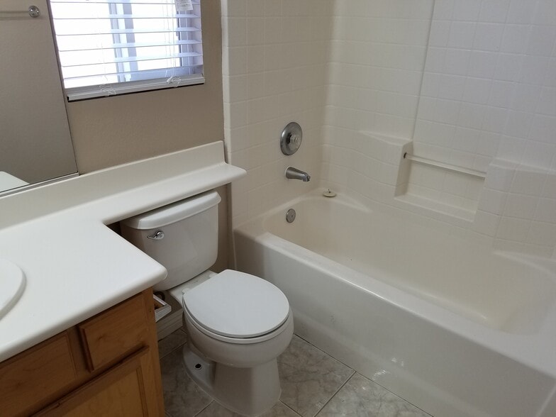 Building Photo - 9740 Powell Plateau Ct