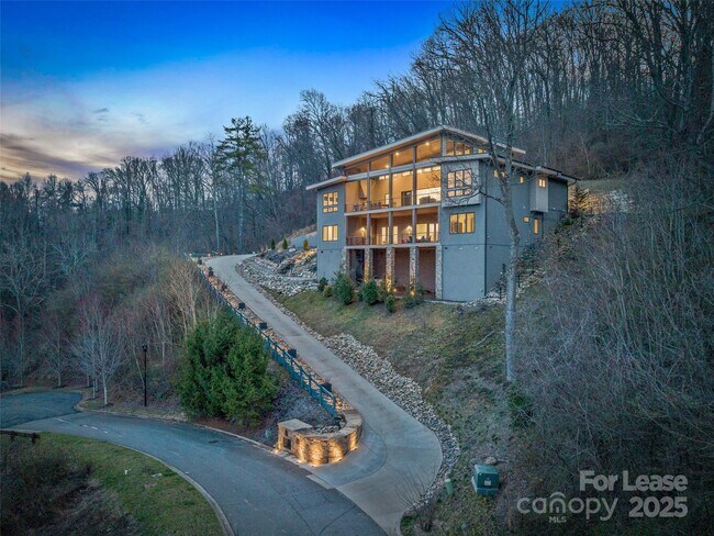 Building Photo - 34 Grovepoint Way