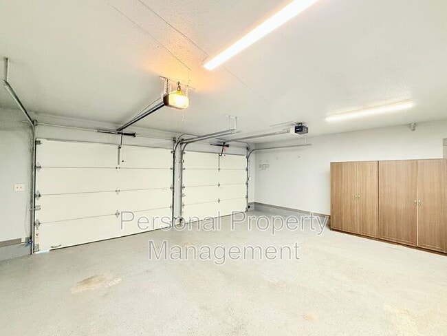 Building Photo - 16205 NE Leaper Rd