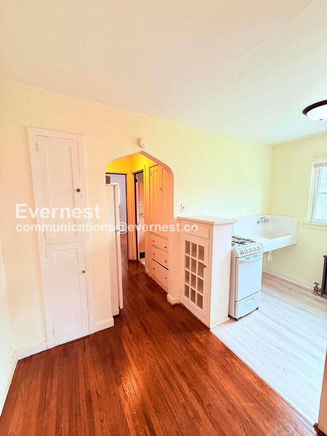 Building Photo - 3812 Drexel Dr