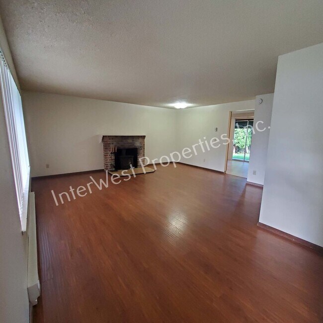 Building Photo - JOHNS01