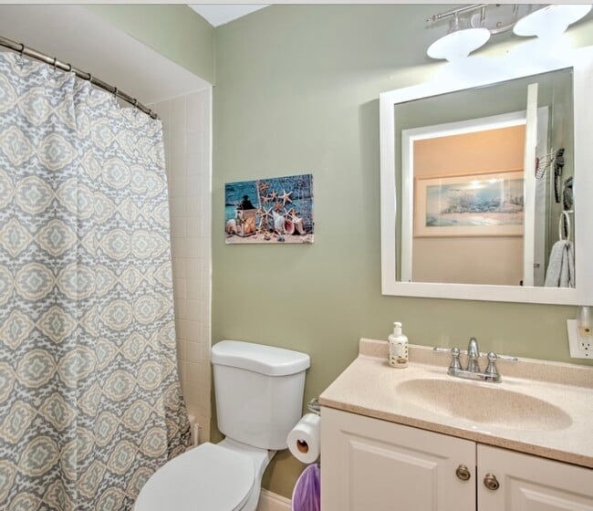 Building Photo - 4803 SW Santa Barbara Ct