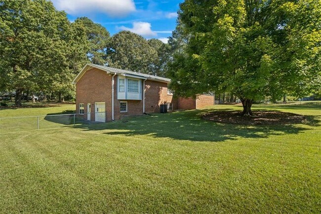 Building Photo - 3929 Lenora Church Rd