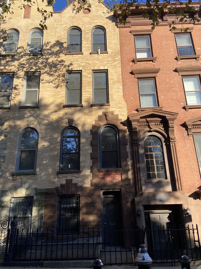 Building Photo - 233A Clinton St