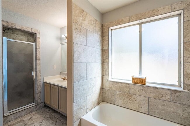 Building Photo - 7704 Plateau Cove