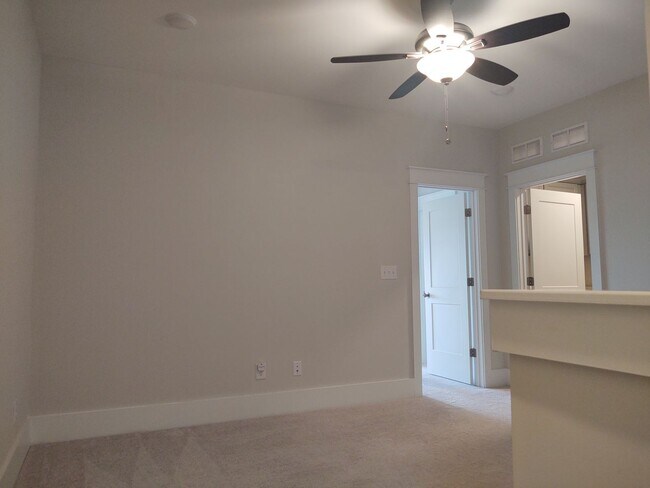 Building Photo - Move-in ready Townhome located in Blanchar...