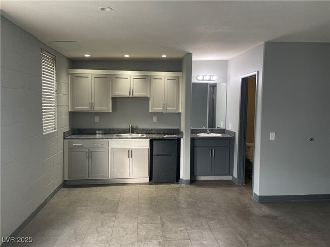 Building Photo - 223 N 9th St