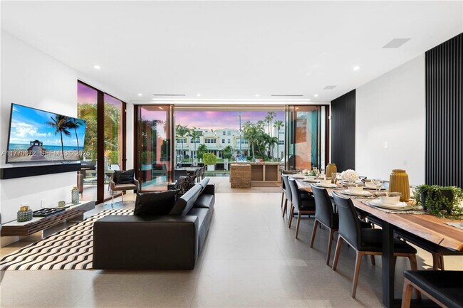 Building Photo - 1400 Bayview Dr