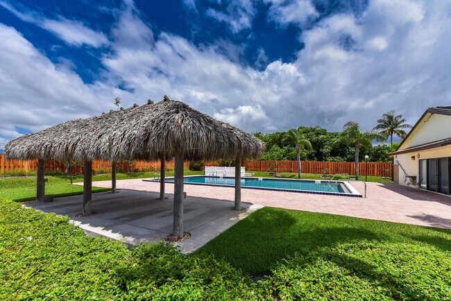 Building Photo - 7914 SE Villa Cir