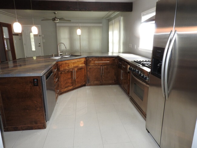 Building Photo - Beautiful home in Historic Folsom!