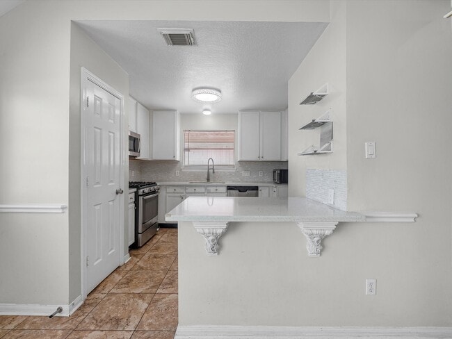 Building Photo - 18634 S Wimbledon Dr