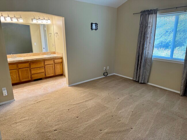 Building Photo - 15325 SW Widgeon Ct