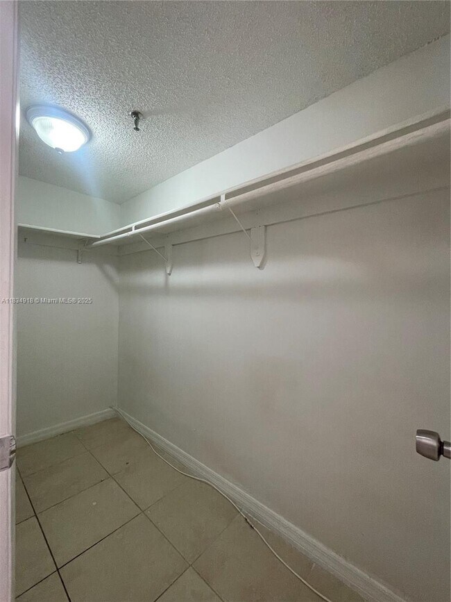 Building Photo - 10641 SW 108th Ave
