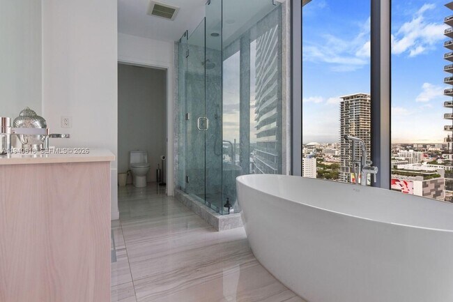 Building Photo - 480 NE 31st St