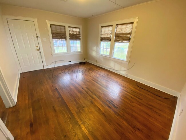 Building Photo - 2 bedroom home in Iowa, LA