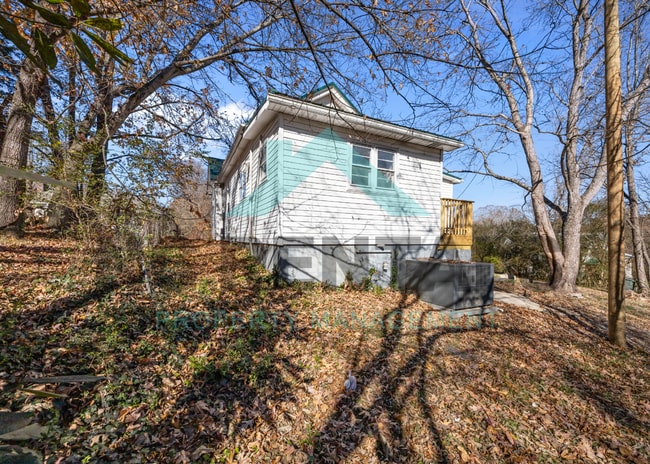 Building Photo - 721 Davis St