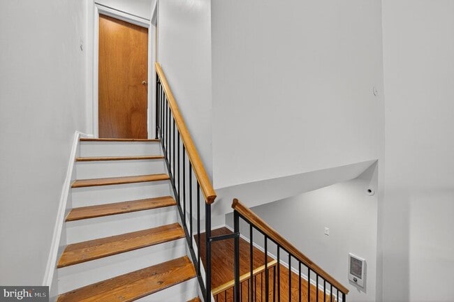 Building Photo - 105 Jackson St