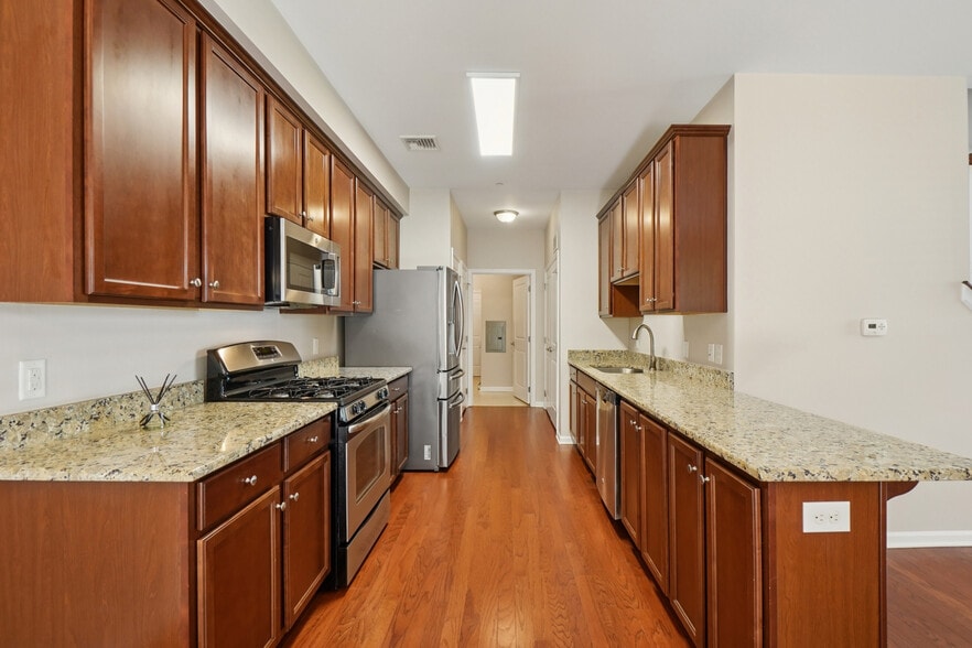 Kitchen to the Laundry - 401 Waterview Ct
