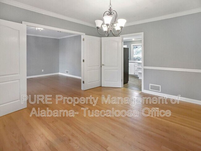 Building Photo - 1208 38th Ave E