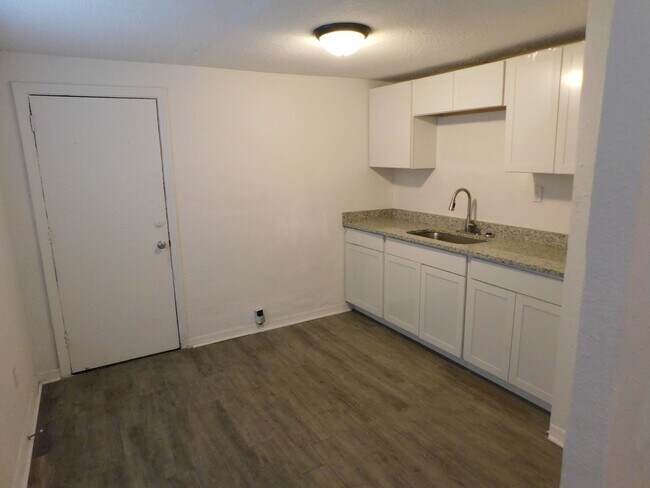 Building Photo - PRICE REDUCTION on this Newly Remodeled Du...