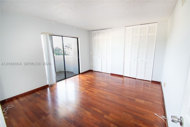 Building Photo - 110 S Shore Dr