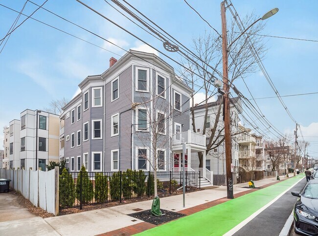 Building Photo - 318 Beacon St