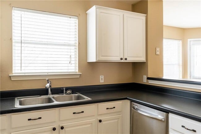 Building Photo - 1608 Diana Dr