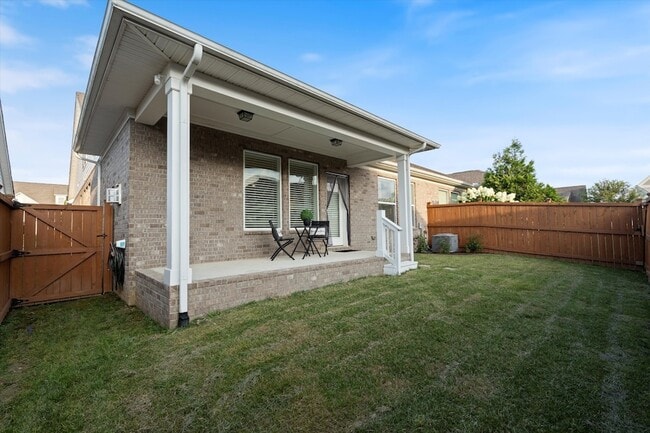 Building Photo - 250 Tanglewood Ln