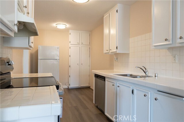 Building Photo - 2386 E Del Mar Blvd