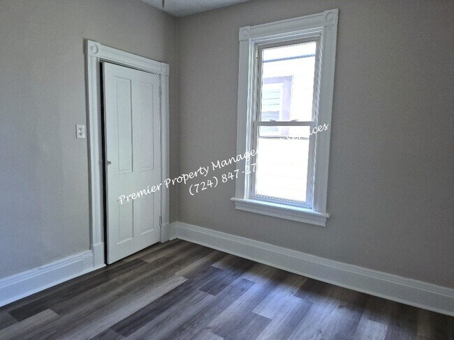Building Photo - 1525 3rd Ave