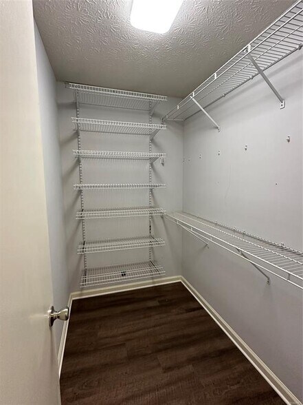 Building Photo - 7204 Brampton Ln