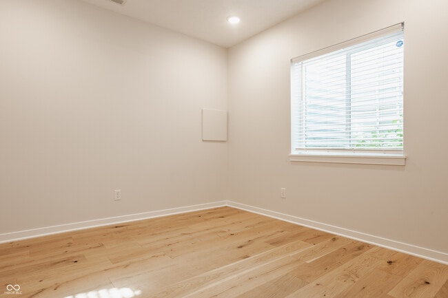 Building Photo - 15600 Woodford Dr
