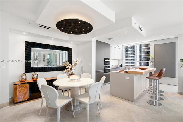Building Photo - 801 Brickell Key Blvd