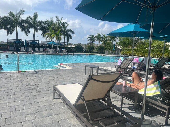 Building Photo - 2623 SE 8th Ct