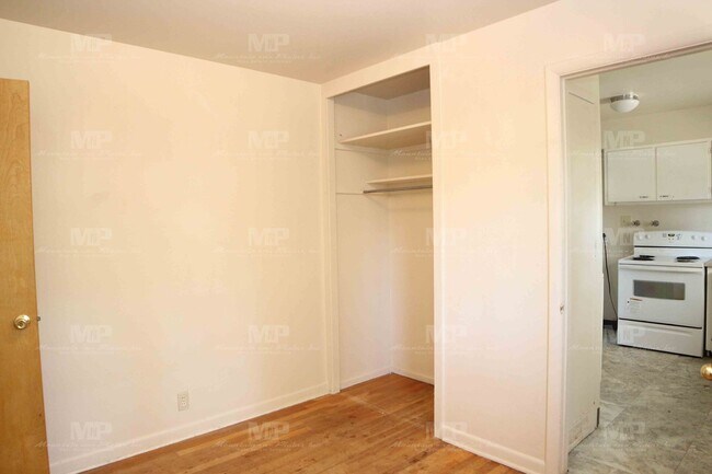 Building Photo - 609 W Prospect Rd