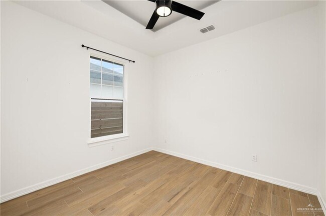 Building Photo - 13 S Elevation Dr