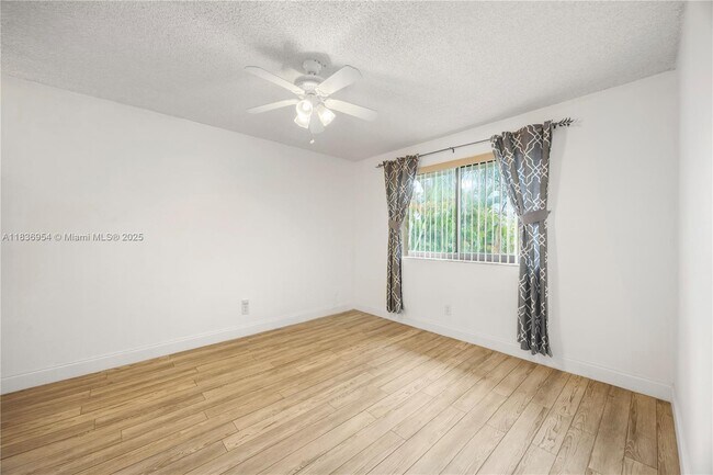 Building Photo - 164 NW 60th Ave