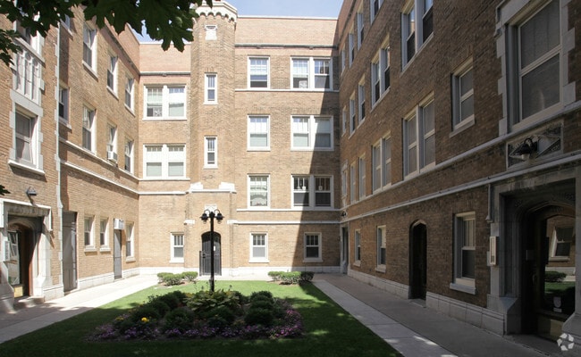 Building Photo - 5301-5323 S Kimbark Ave