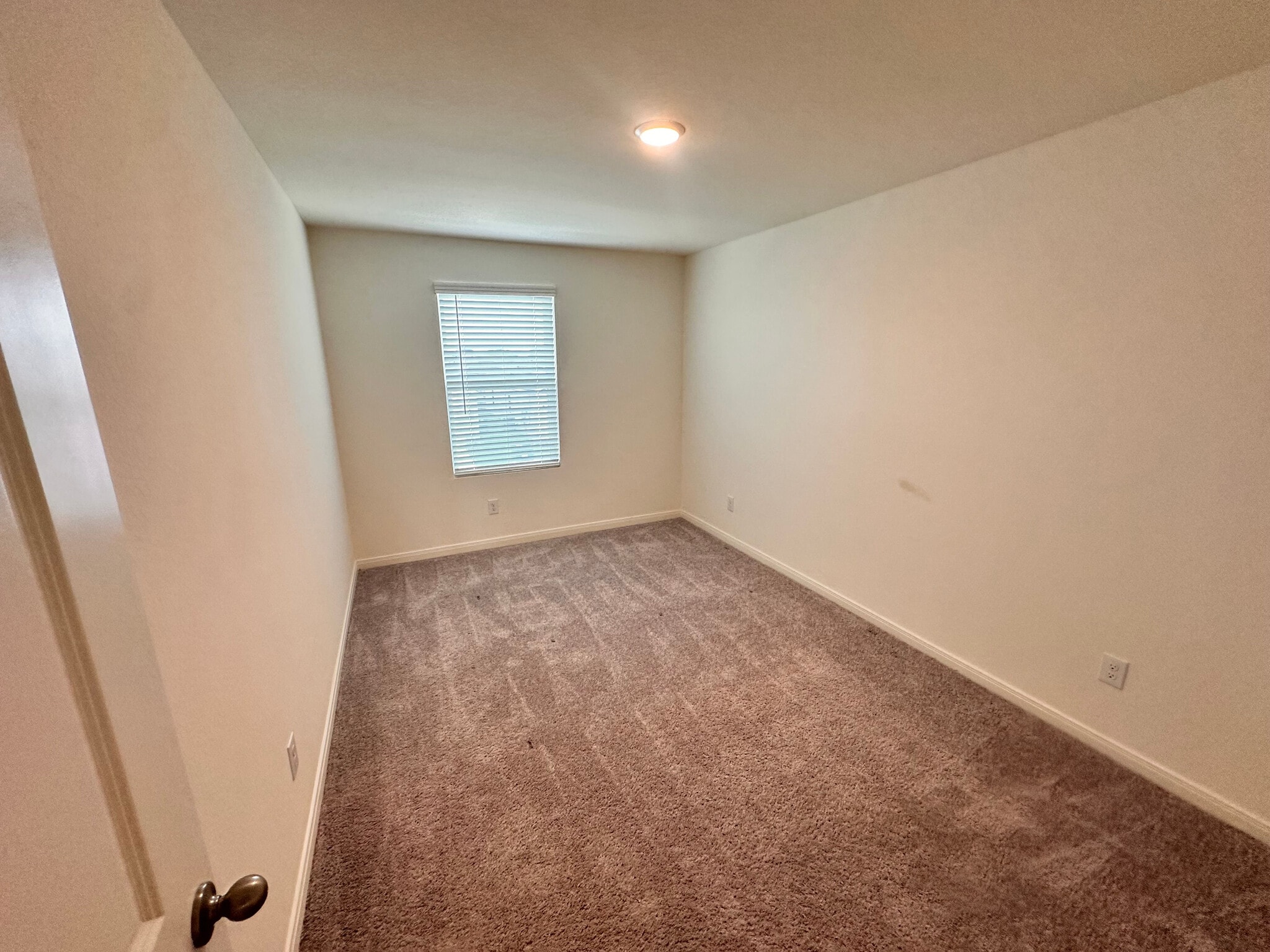 Building Photo - Room in House on Maple Ter