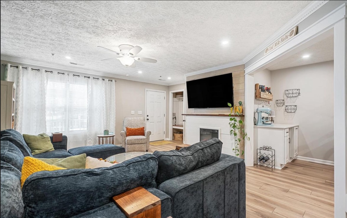 Building Photo - 10 Ironstone Ct