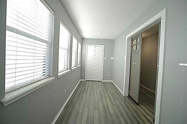 Building Photo - 16 Golf Vw Mnr