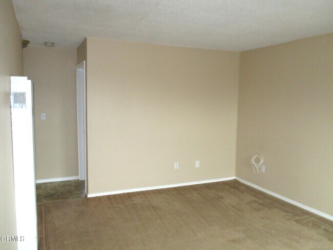 Building Photo - 851 W Crestwood Ave