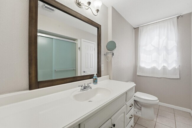 Building Photo - 2051 Shadow Rock Dr