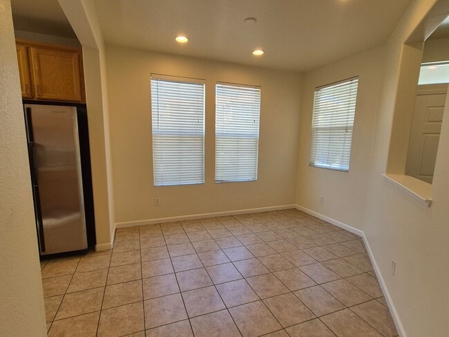 Building Photo - Adorable 3 bedroom 2.5 bath home with loft