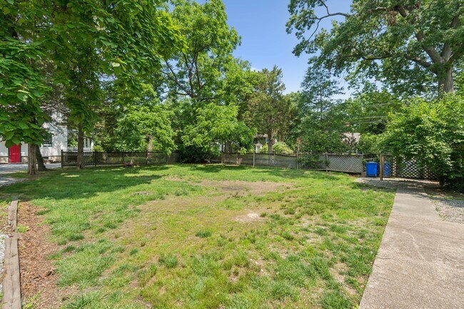 Building Photo - 7410 Columbia Ave